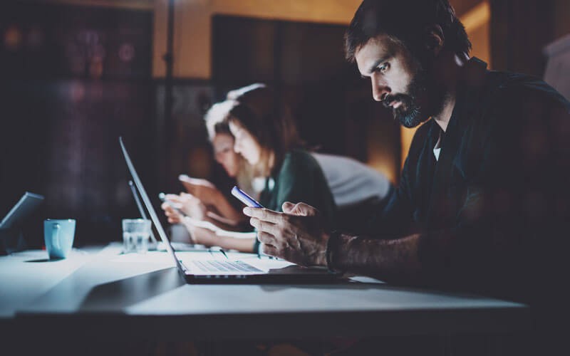 Programmer monitors deployment through devices at night